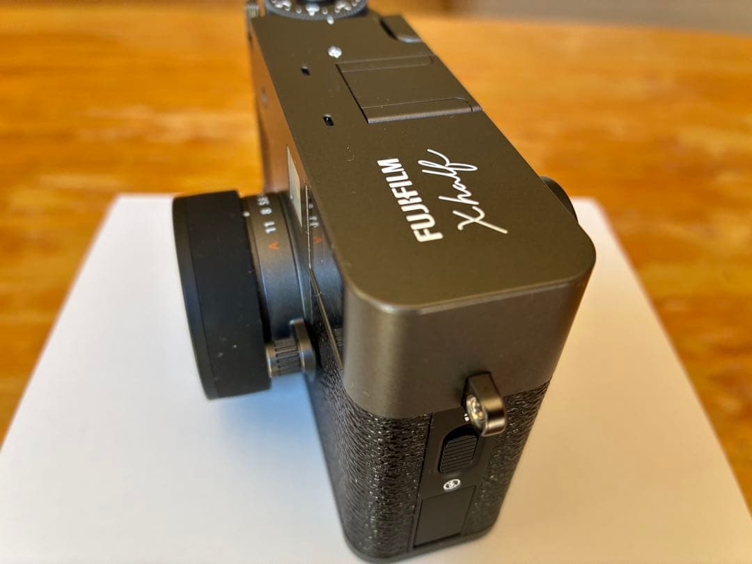 FUJIFILM Xhalf コンパクトデジタルカメラ　チャコールシルバー