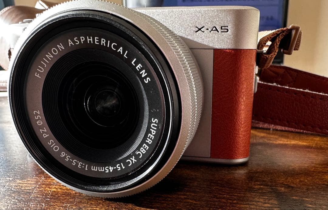 富士フィルム X-A5 ミラーレスカメラ レンズ付き