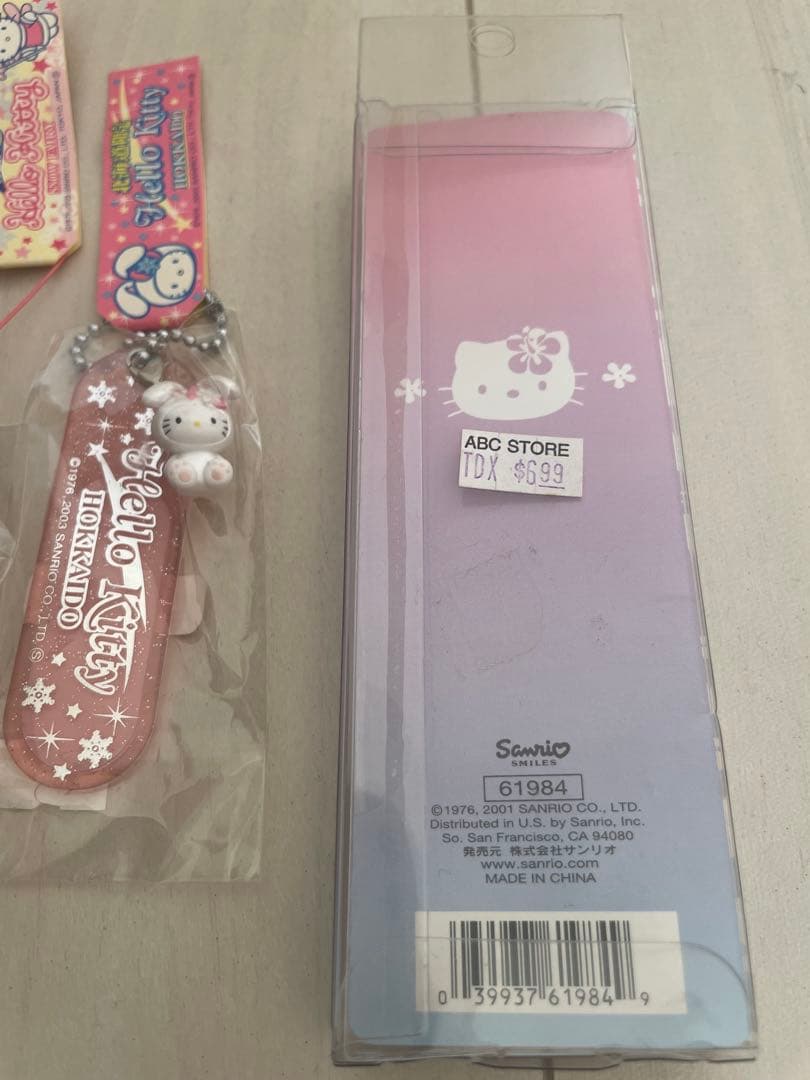 新品希少 サンリオ ご当地ハローキティ ハワイ 雪うさぎ 妖精 根付けストラップ