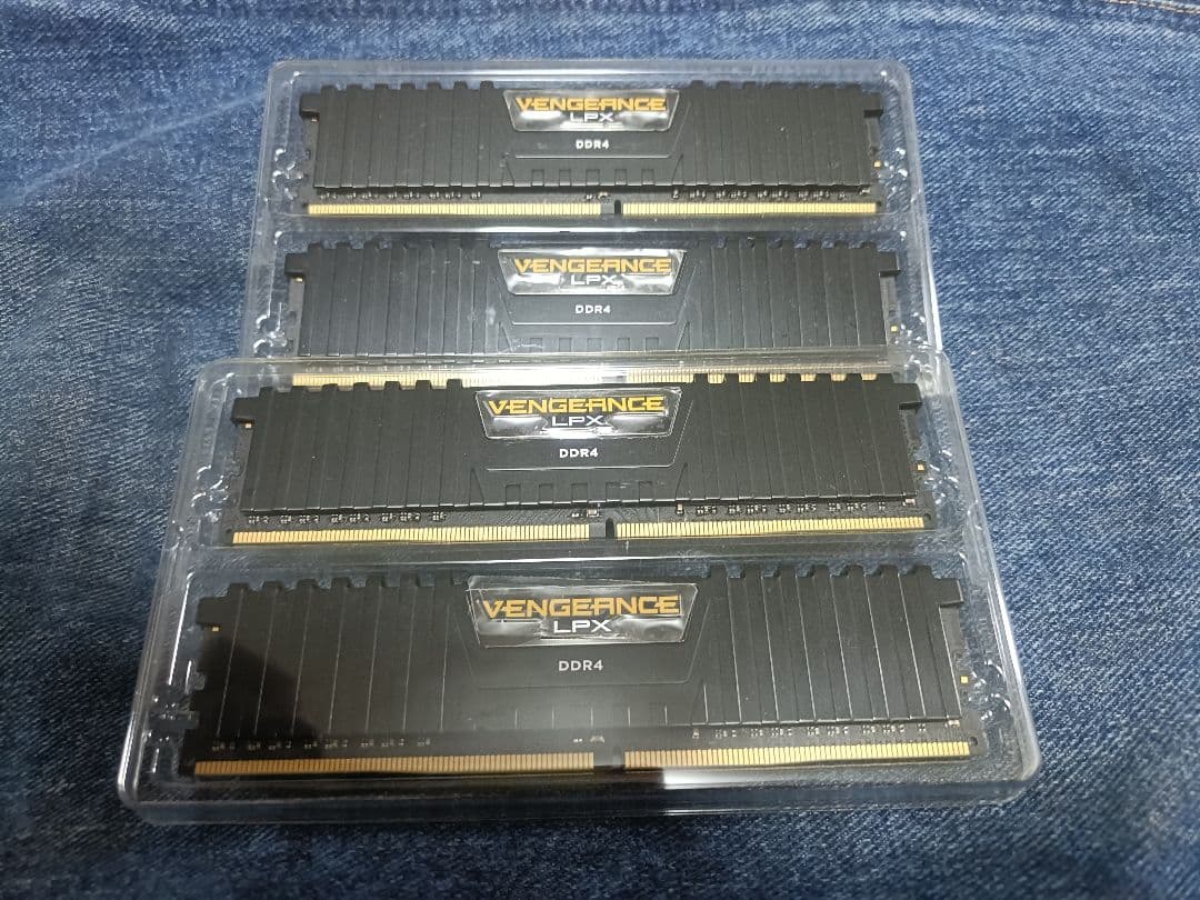 CORSAIR DDR4 32GB (4x8GB) 3000MHz セット