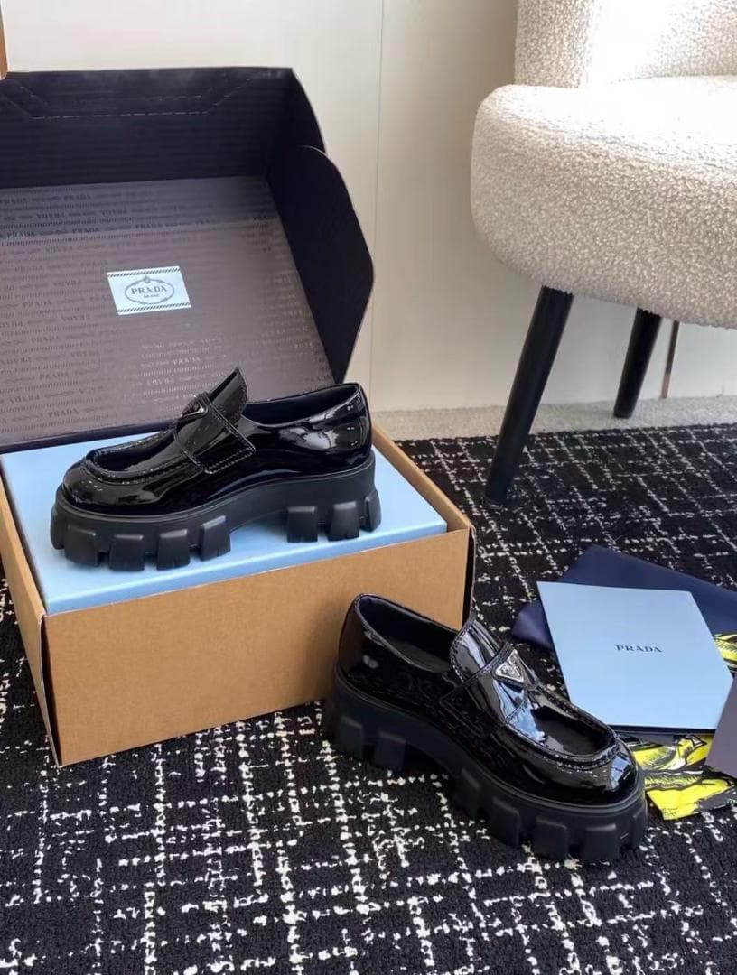 PRADA チョコレート レザー ローファー 37