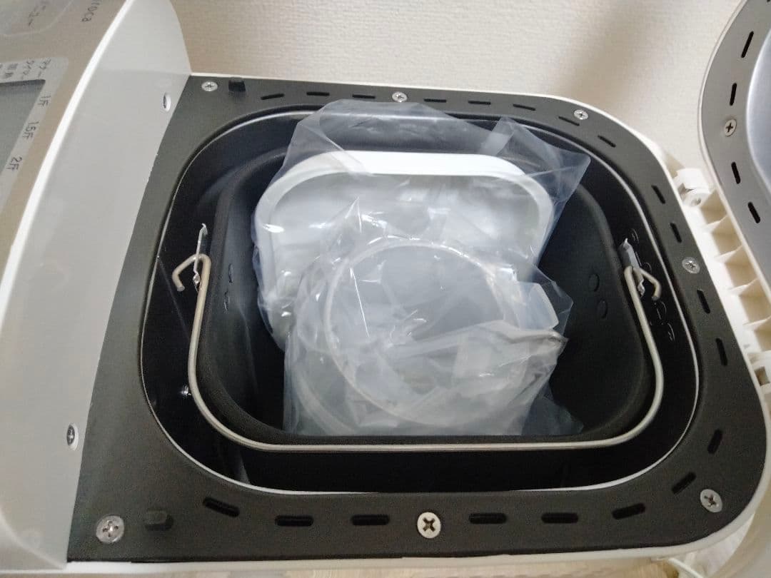 【未使用品】siroca ホームベーカリー SHB-722