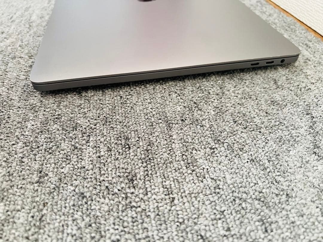 Macbook Pro 2019 16インチ i9-64gb-1TB