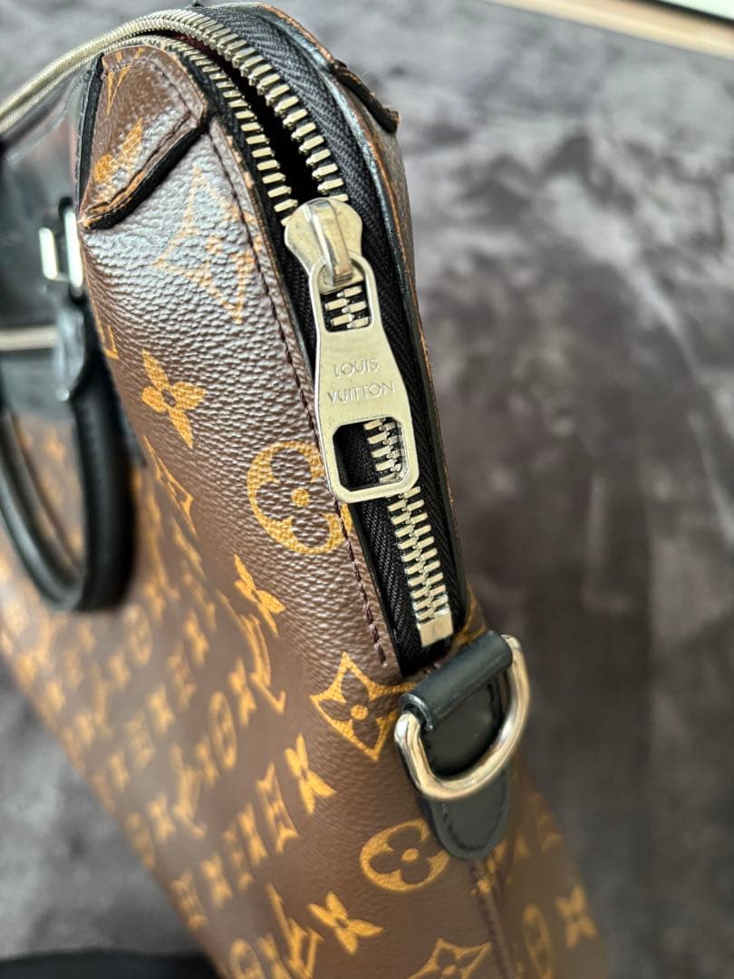 ルイヴィトン モノグラム マカサー ポルトドキュマン ジュール ハンドバッグ