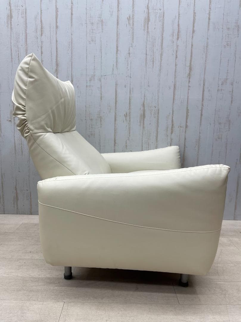 美品　リクライニングソファ ホワイト レザー 一人掛け 脚付き