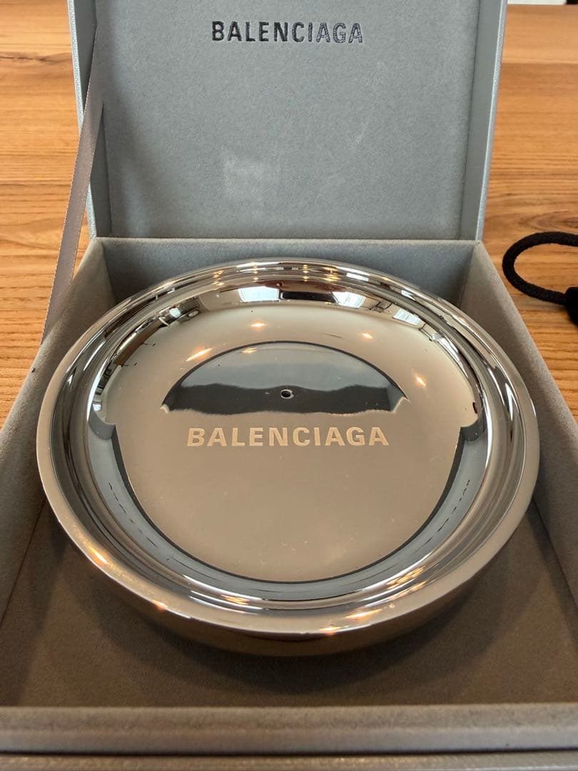 非売品　未使用　BALENCIAGA メタルトレイ 直径10cm