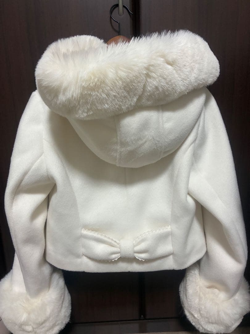 LIZLISA リズリサ ビジューリボンショートコート 白