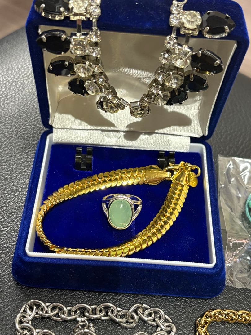 は*ん様 遺品生前整理思い出の品まとめ売りアクセサリー