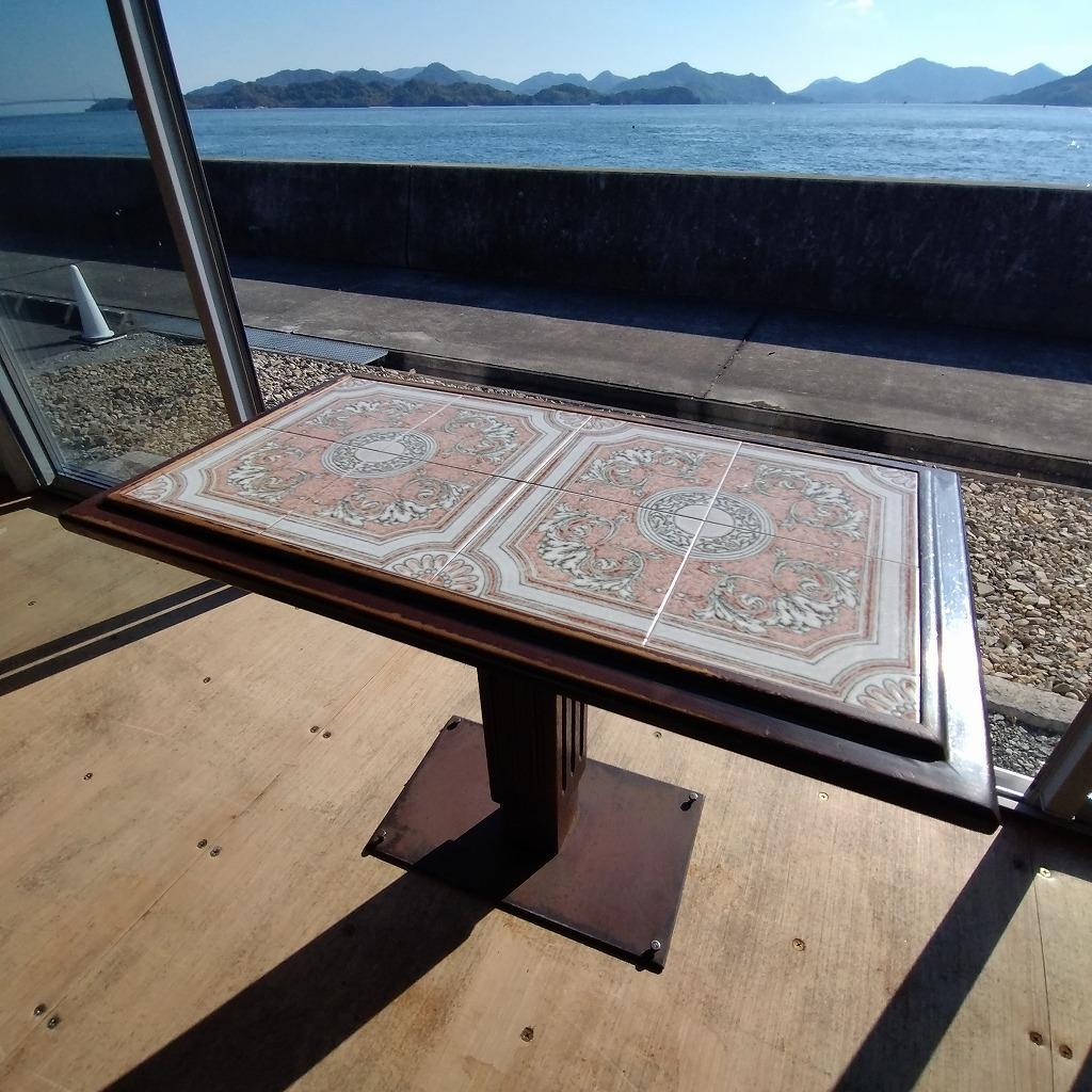 レトロモダン　カフェテーブル　国産