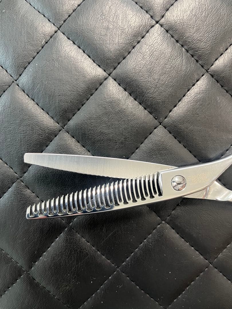 セニングシザー コスモスミス　コスモ　理容　美容　梳きバサミ