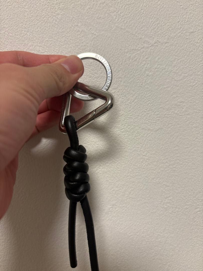 Bottega Veneta ブラックレザーキーホルダー 箱付き