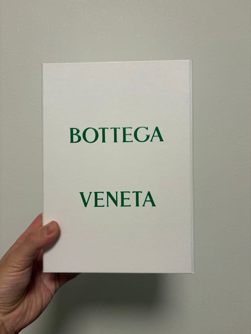 Bottega Veneta ブラックレザーキーホルダー 箱付き