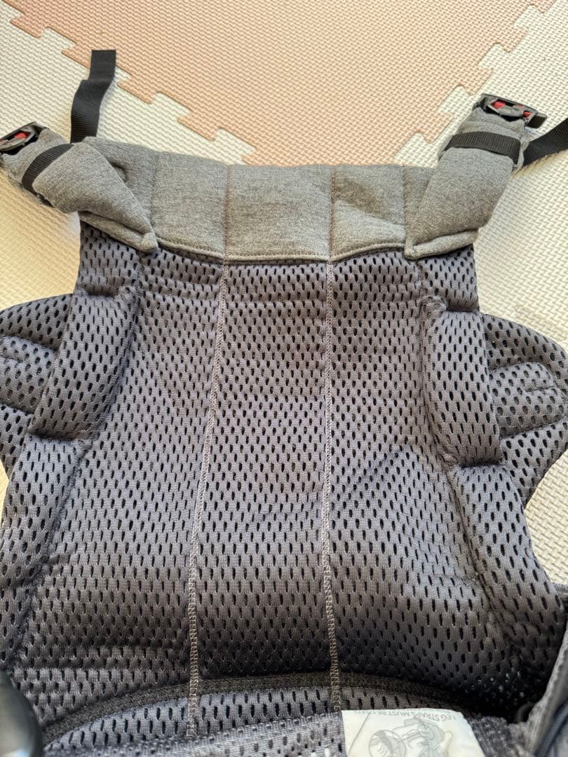 【超美品】BABYBJÖRN 抱っこ紐 グレー メッシュ