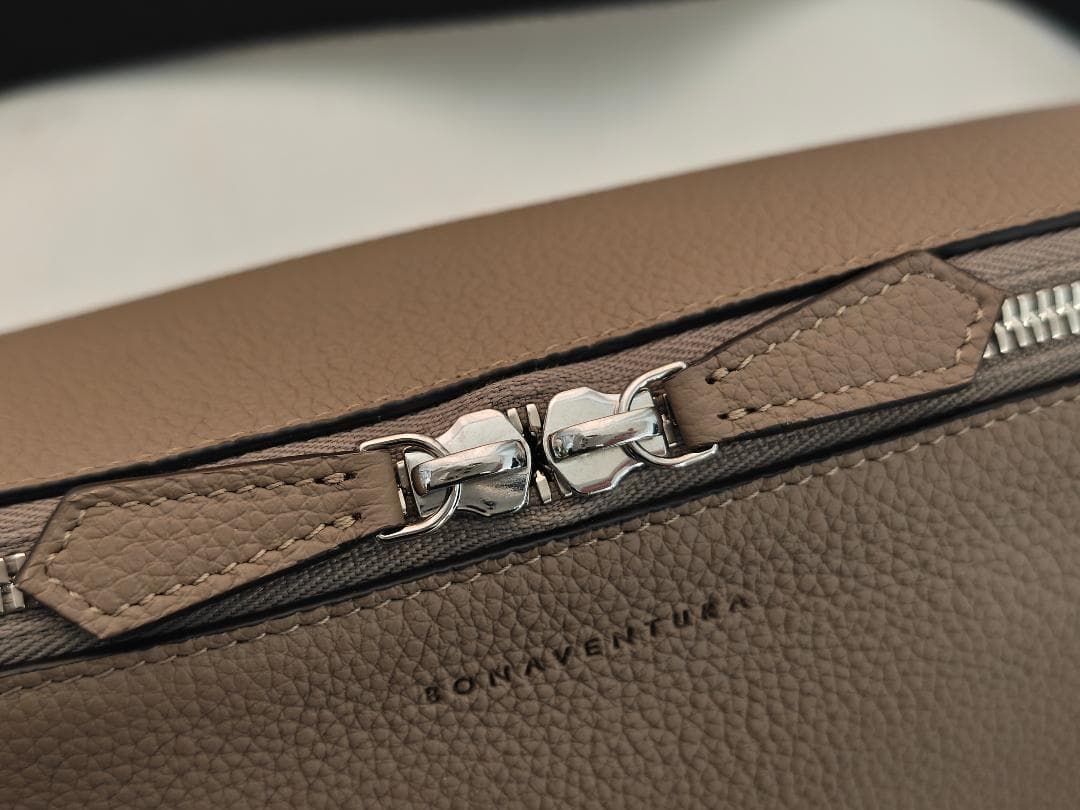 未使用品 ボナベンチュラ リアム クロスボディバッグ ショルダーバッグ エトープ