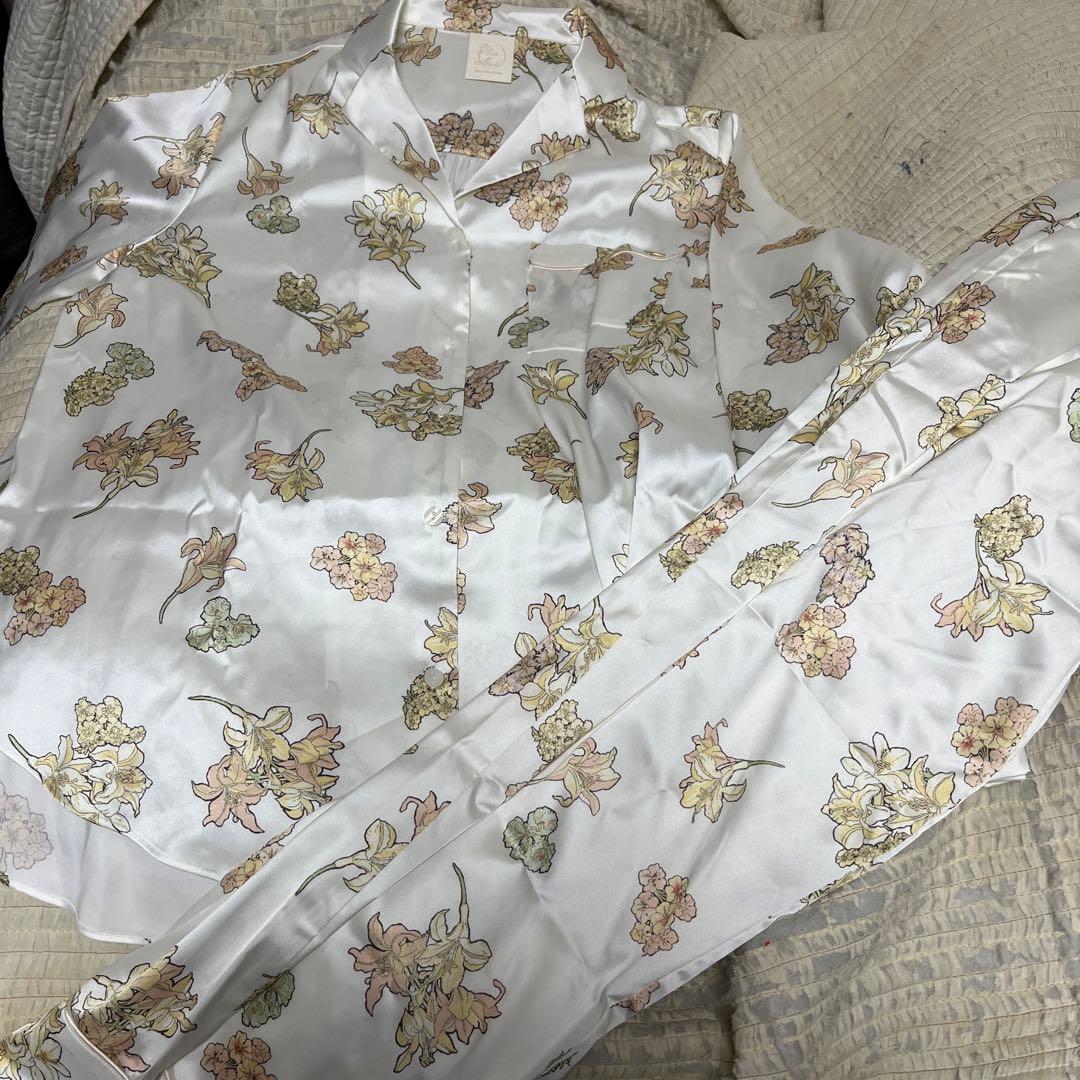 新品未使用　ジェラートピケ　ミュシャ　花柄サテンシャツ　ロングパンツ