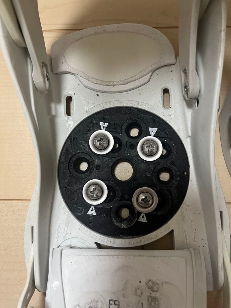 FLUX ホワイト ビンディング