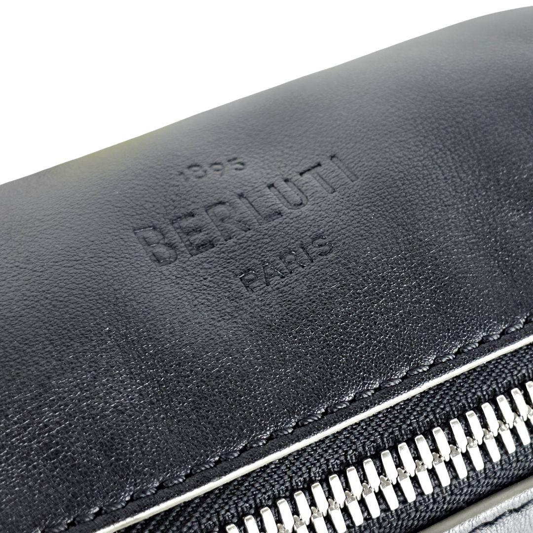 極美品 ベルルッティ Berluti コンプライス ボディバッグ カリグラフィー