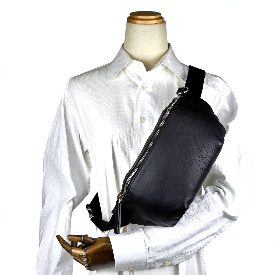極美品 ベルルッティ Berluti コンプライス ボディバッグ カリグラフィー