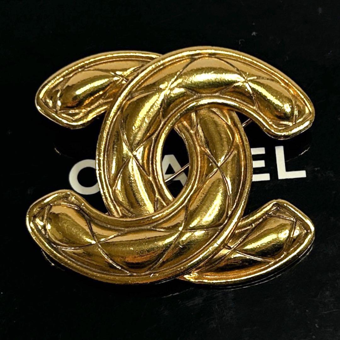 シャネル　CHANEL ブローチ　ココマーク マトラッセ　キルティング