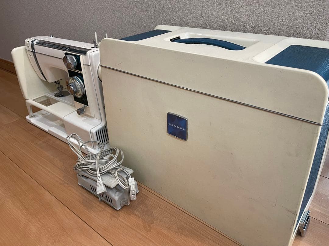 ジャノメ　モデル813 刺繍　ミシン