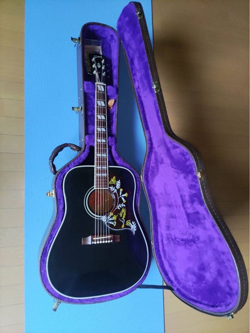 ギブソンハミングバード　希少エボニーブラックカラー（純正ハードケース付）