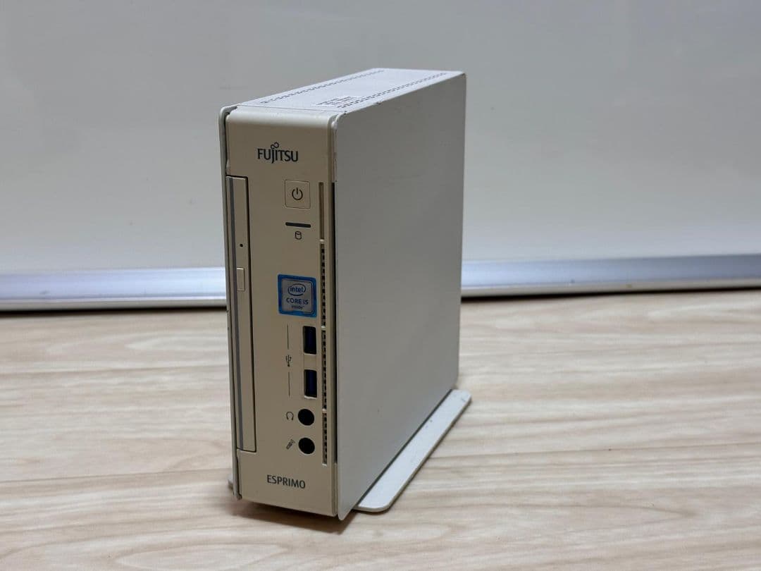 Fujitsu ESPRIMO スリムデスクトップPC Q556/M