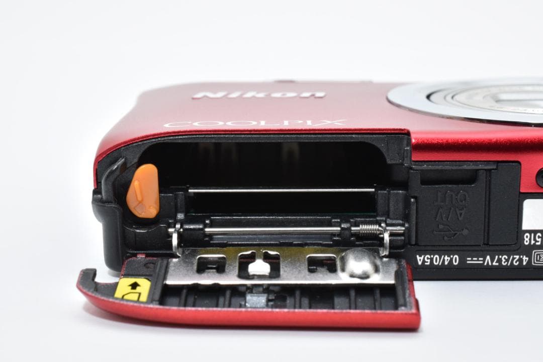 《 ほぼ新品 》 ニコン　Nikon COOLPIX A100 レッド