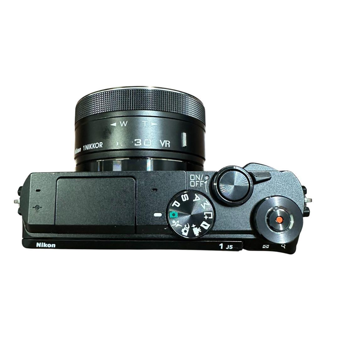 美品 Nikon1 J5 ミラーレス一眼 ダブルレンズキット レンズ3点
