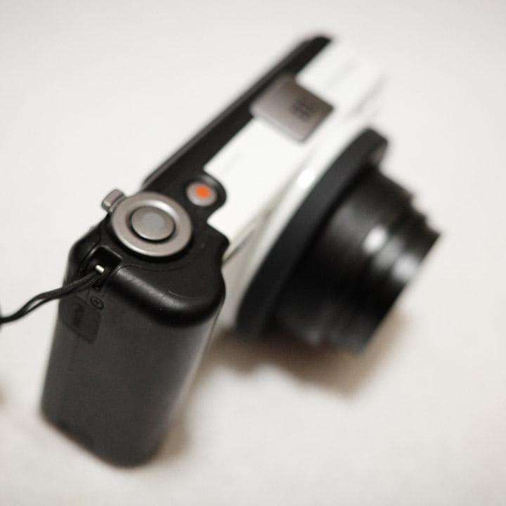 ペンタックス Optio RZ10 ホワイト コンパクトデジタルカメラ 元箱付き