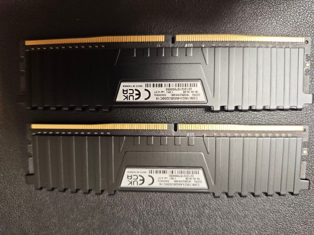 開封のみCorsair DDR4-3200 16GB (8GB×2枚)