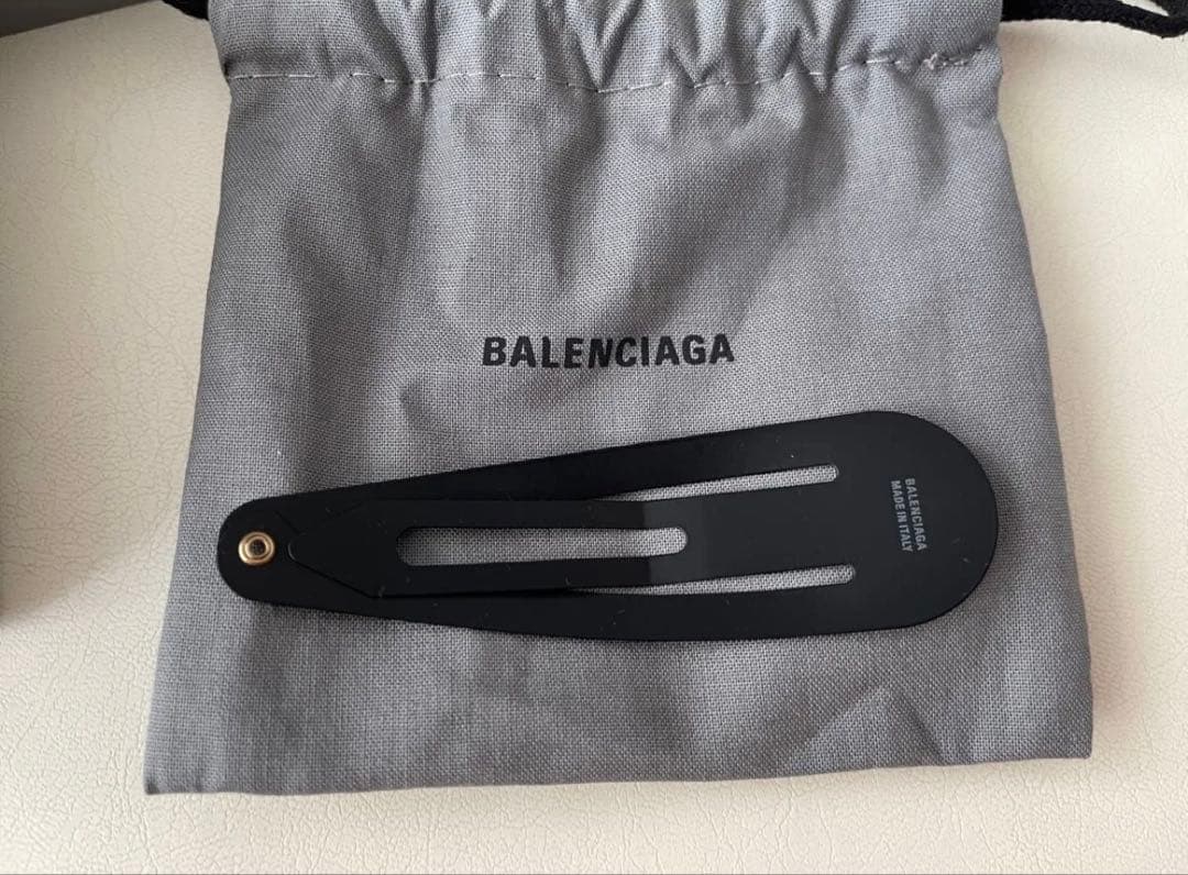 BALENCIAGA バレンシアガ　ヘアピン