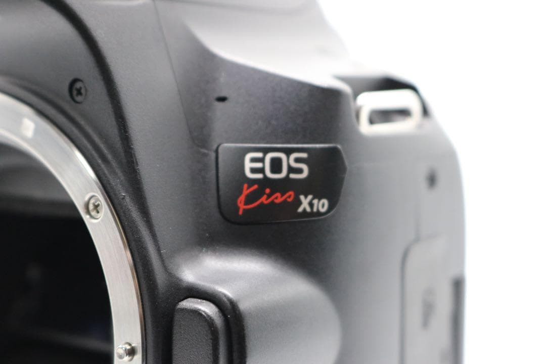 美品ですが少し訳あり 【Canon EOS Kiss X10 ダブルレンズ】