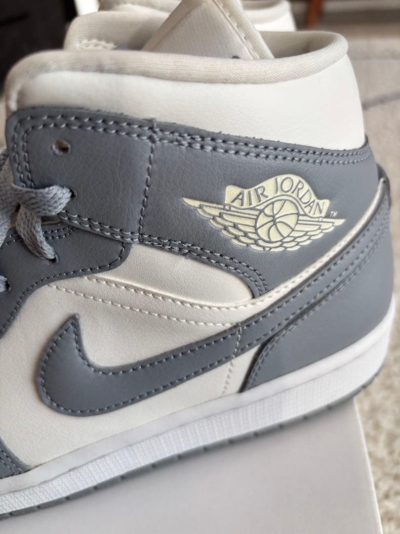 Air Jordan 1 Mid グレー/ホワイト