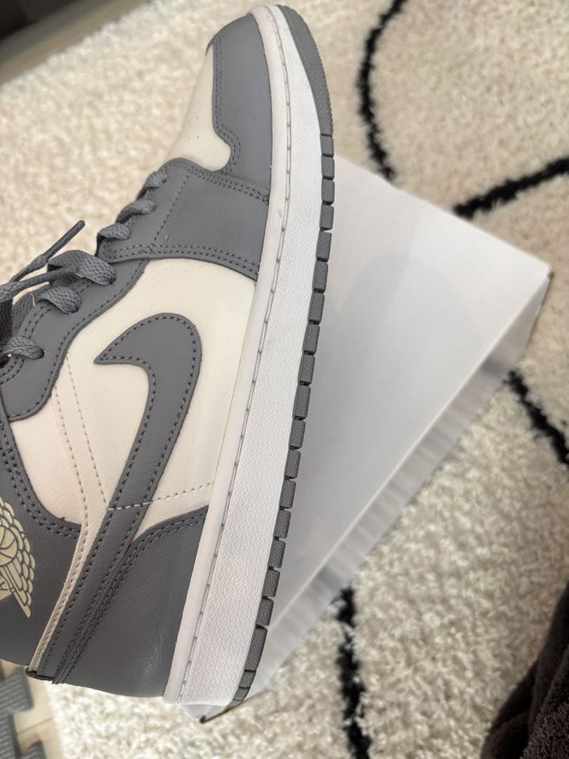 Air Jordan 1 Mid グレー/ホワイト