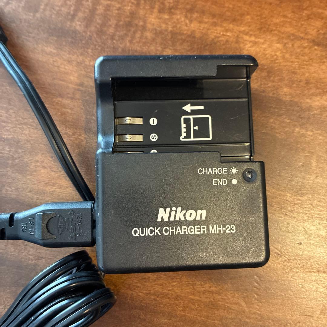 Nikonニコン　D3000 一眼レフカメラ