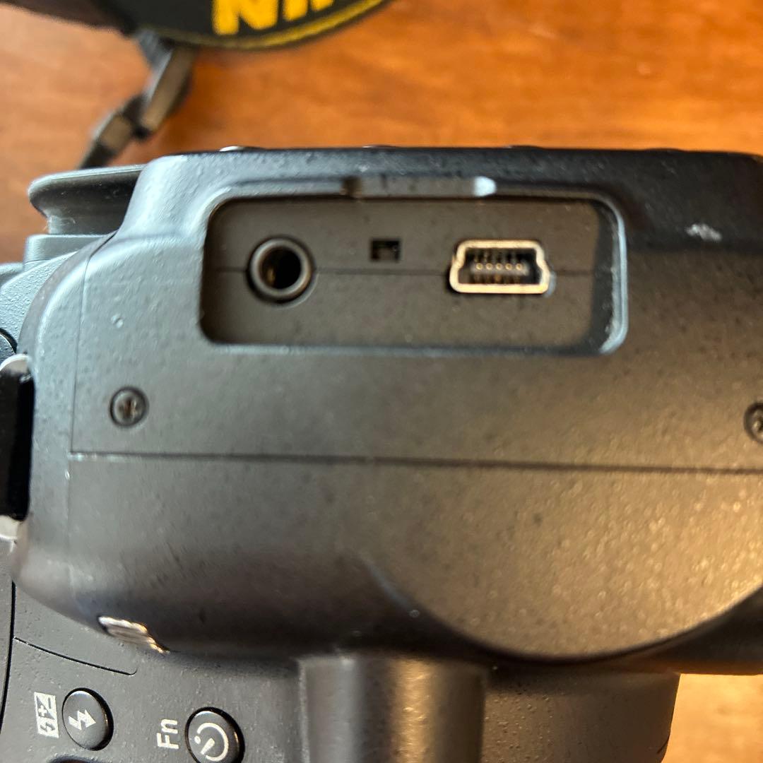 Nikonニコン　D3000 一眼レフカメラ