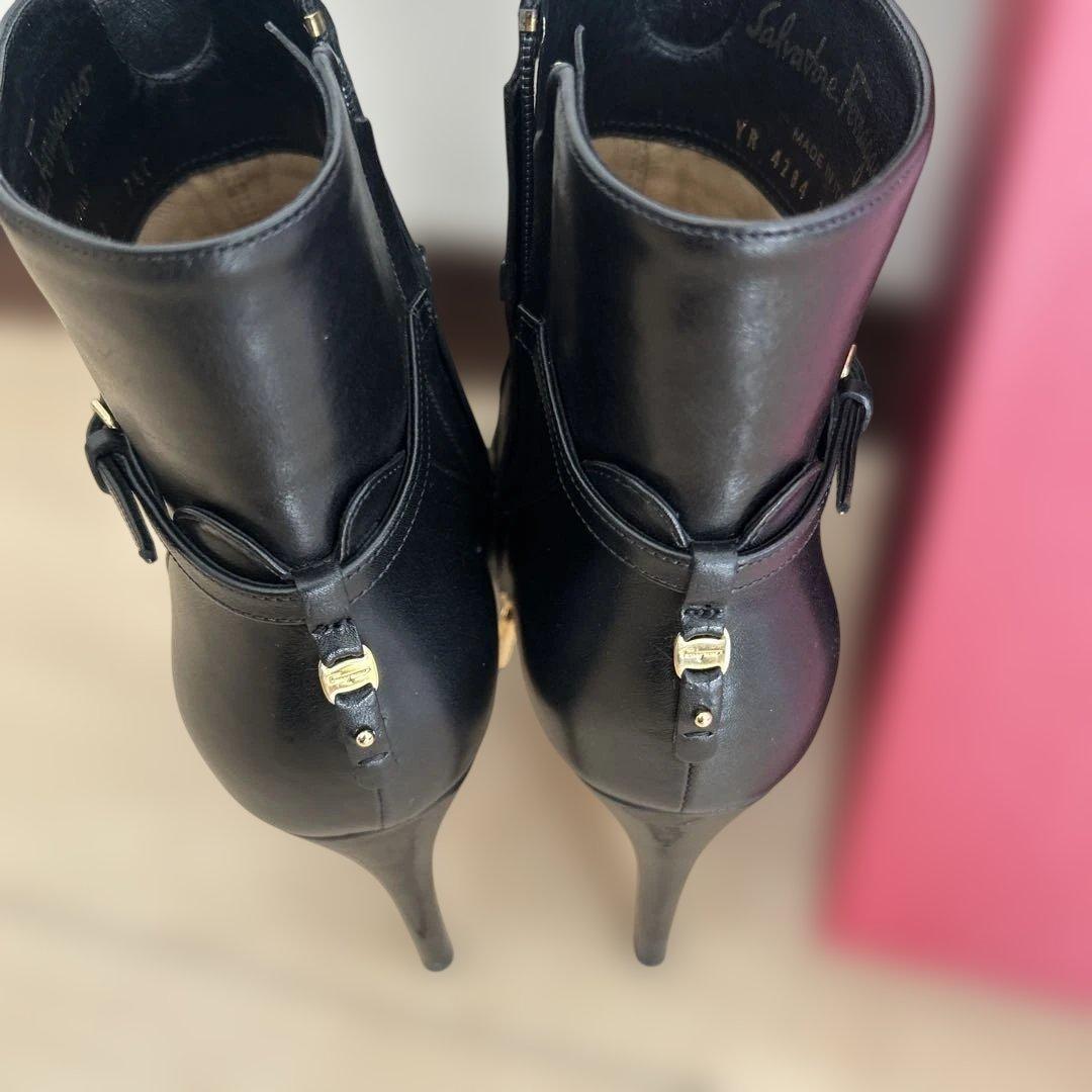 L*a様 Salvatore Ferragamo ブラックヒールブーツ 37.5