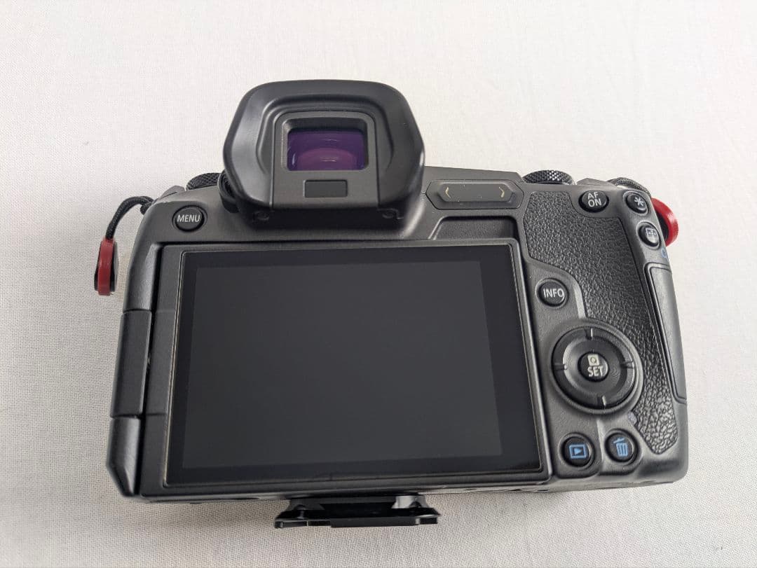 美品　Canon EOS R ミラーレスカメラ 本体　防湿庫保管　付属品多数