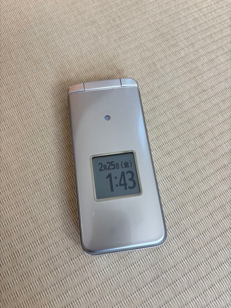 京セラ シルバー 携帯電話 KYF43