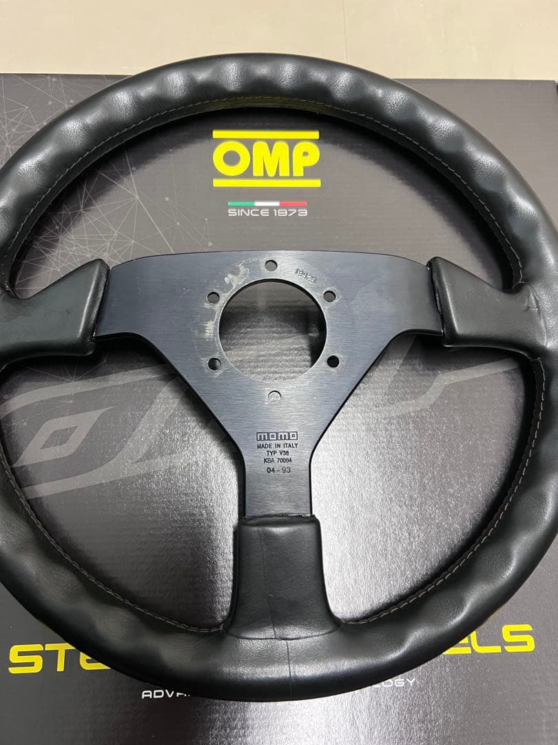(タコウィンナー)momoステアリングホイール