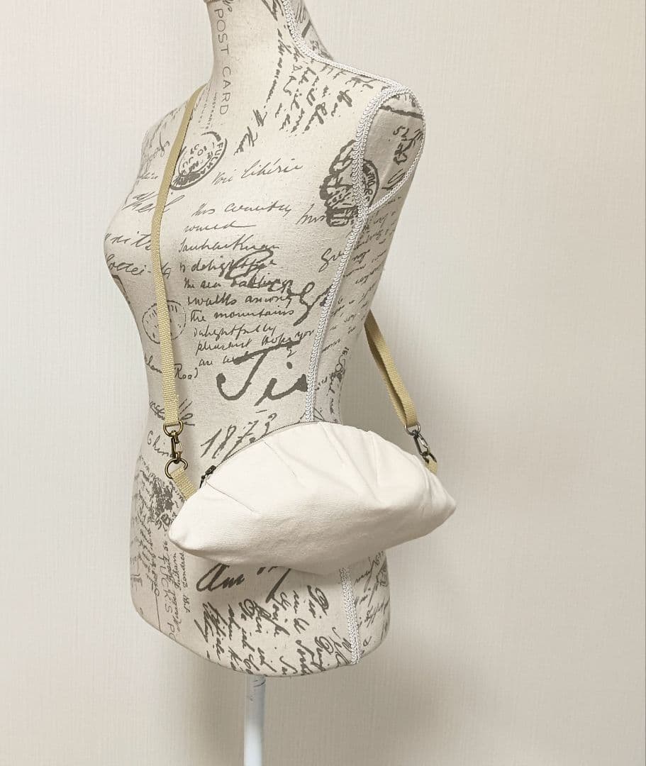 もんちゃんです　りんごバッグ　ウサギりんごバッグ　餃子バッグ