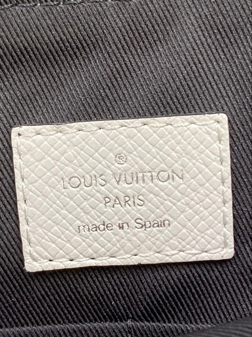 ちゃんはる ❁.。.様ルイヴィトン タイガラマ メッセンジャー M30411