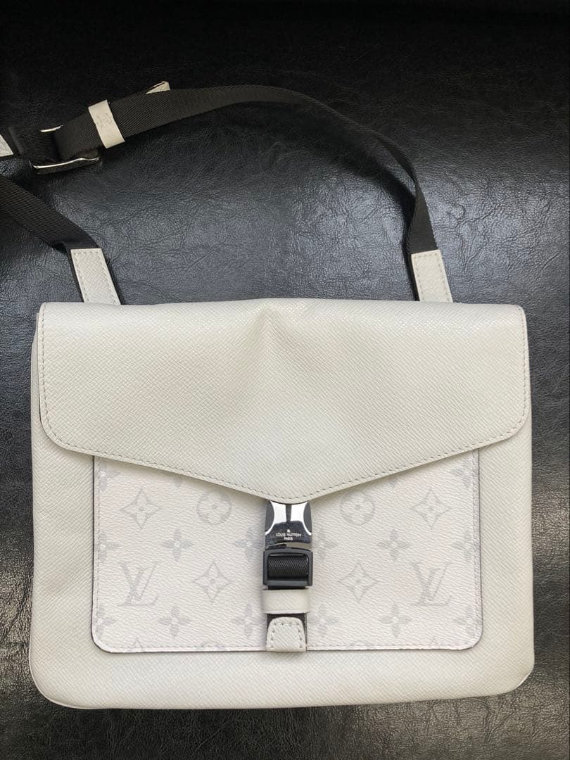 ちゃんはる ❁.。.様ルイヴィトン タイガラマ メッセンジャー M30411