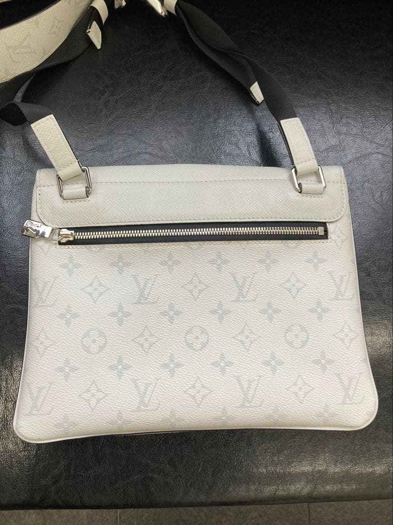 ちゃんはる ❁.。.様ルイヴィトン タイガラマ メッセンジャー M30411