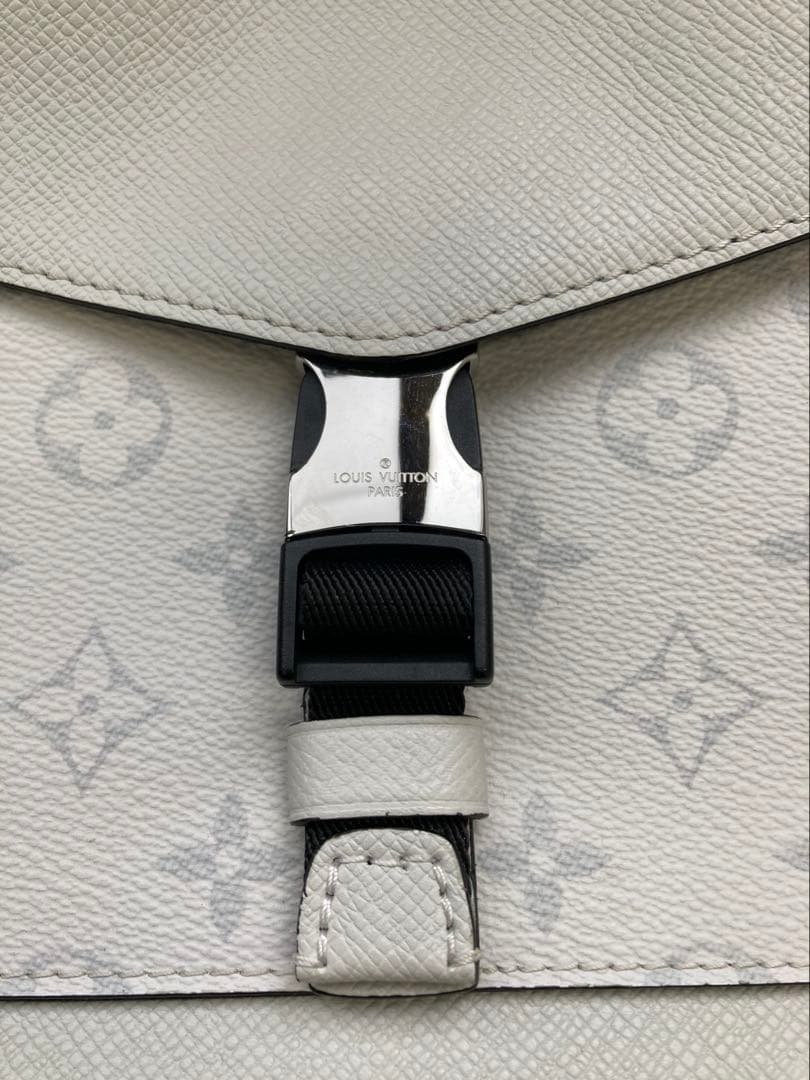 ちゃんはる ❁.。.様ルイヴィトン タイガラマ メッセンジャー M30411