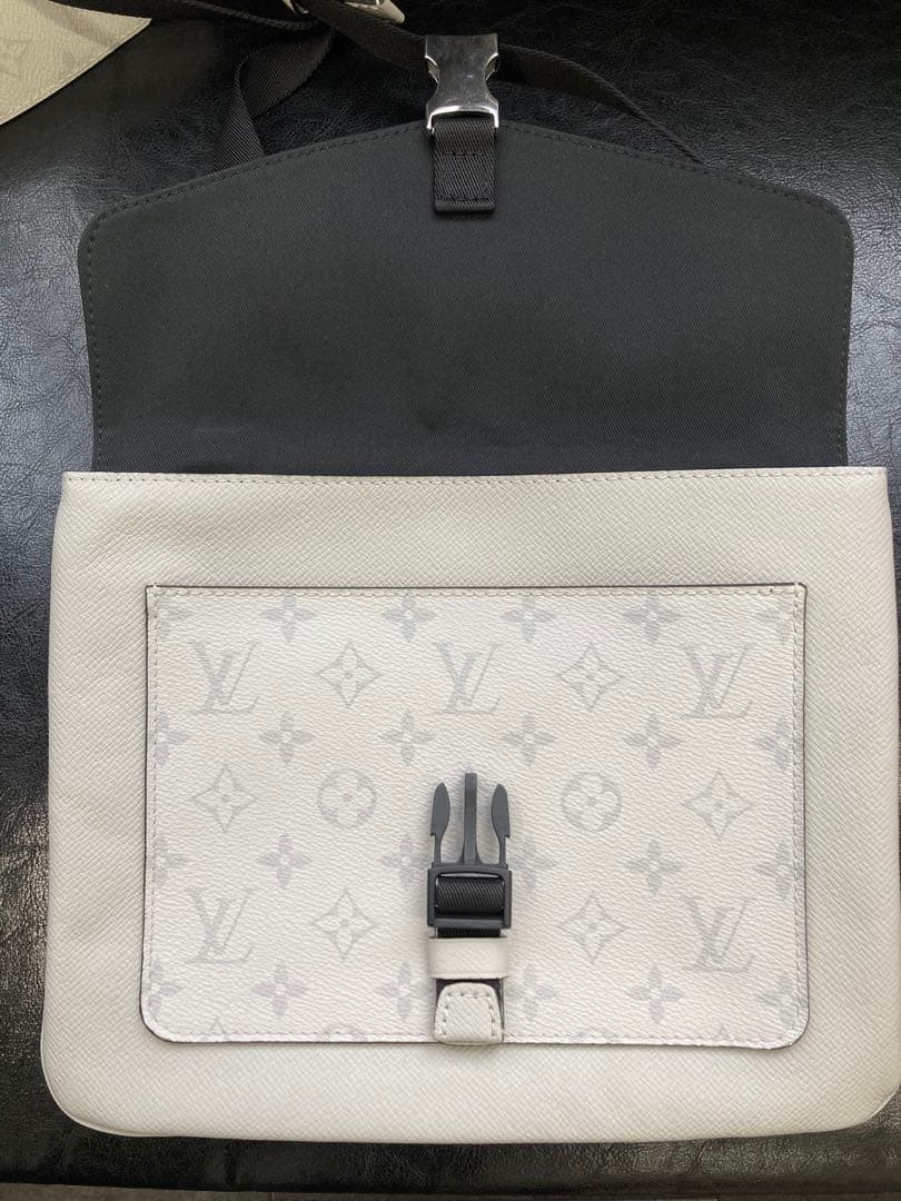 ちゃんはる ❁.。.様ルイヴィトン タイガラマ メッセンジャー M30411