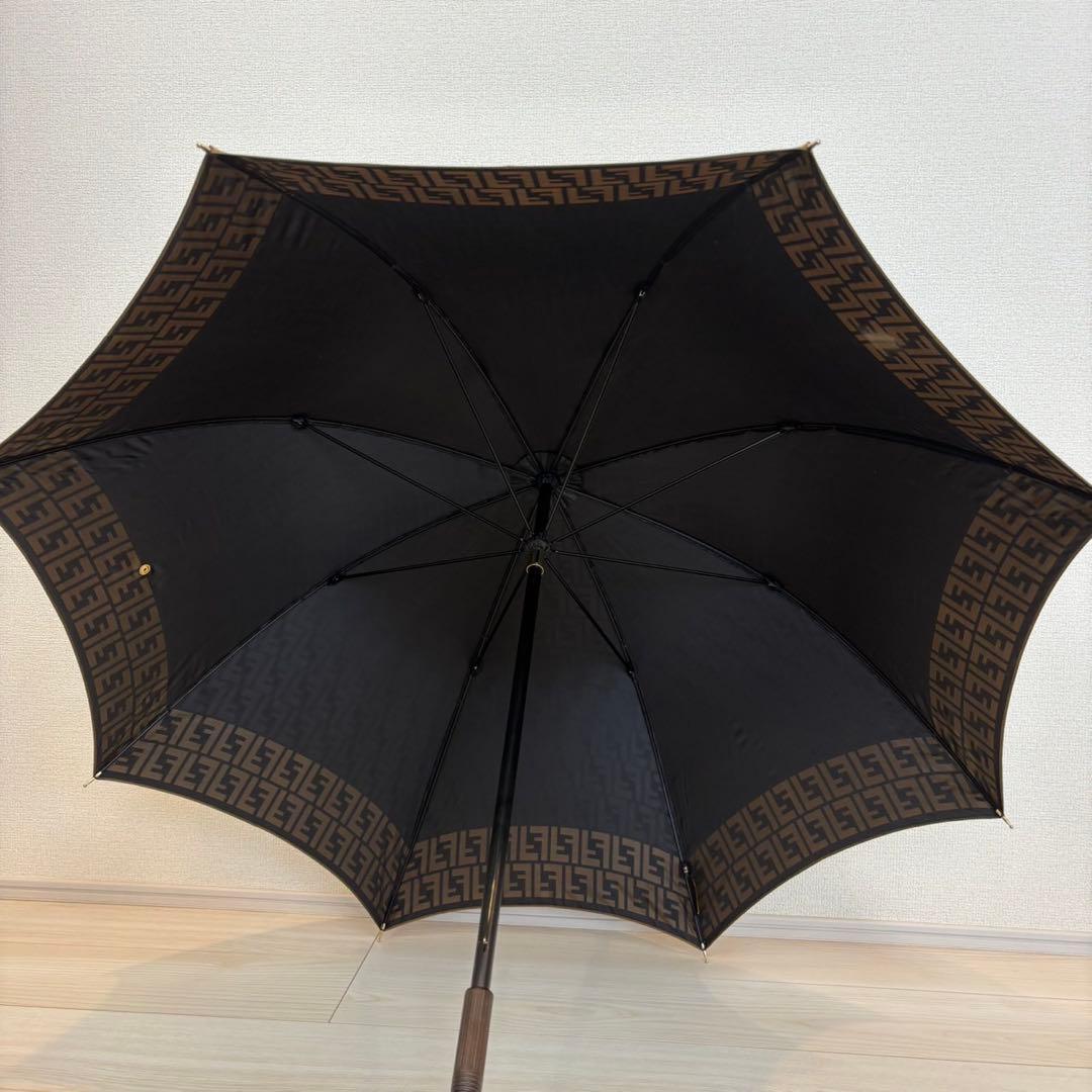 ⭐️正規品　FENDI　フェンディ　長傘　雨傘　FF ズッカ柄　木製　イタリア製