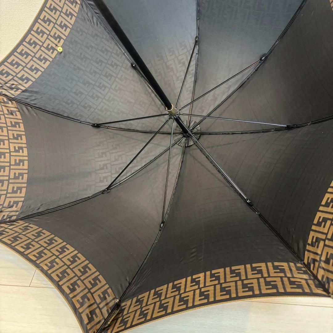 ⭐️正規品　FENDI　フェンディ　長傘　雨傘　FF ズッカ柄　木製　イタリア製