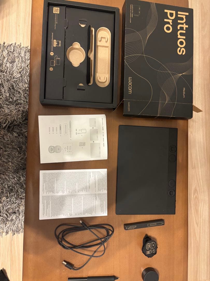 Wacom Intuos Pro medium（型番:TPTK670K0C）