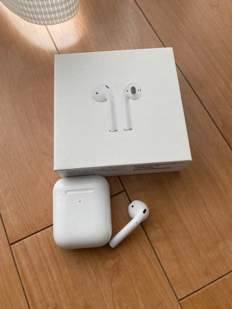 ヘッドホン Apple AirPods MV7N2J/A